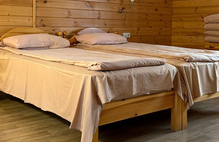 Спальня в доме на 6 человек с раздельными кроватями