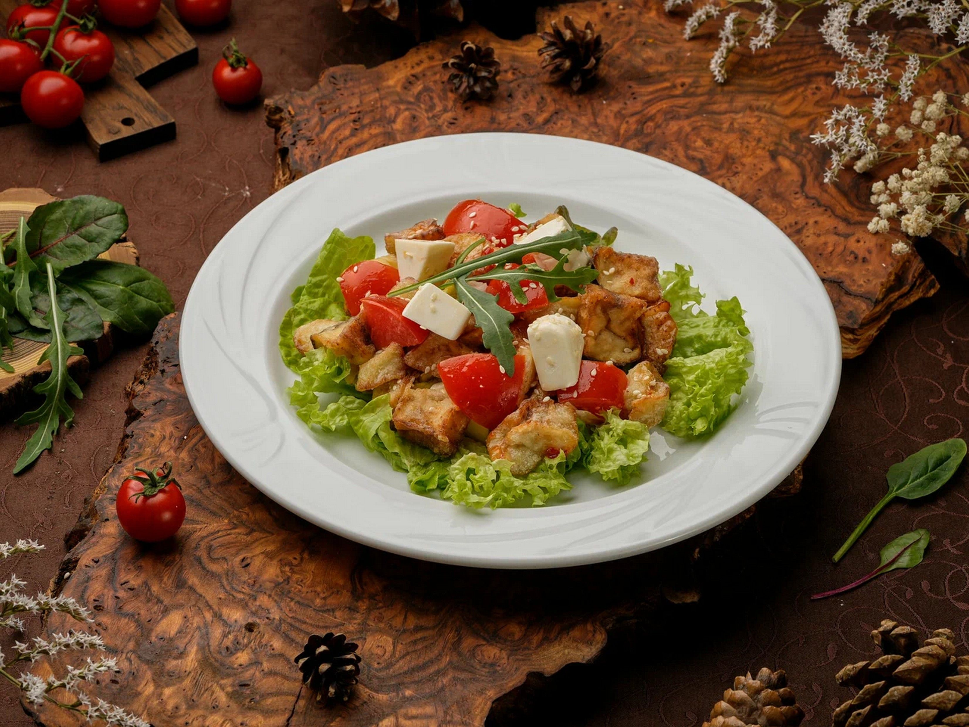 Салат из свежих овощей в ресторане «Аркадия»