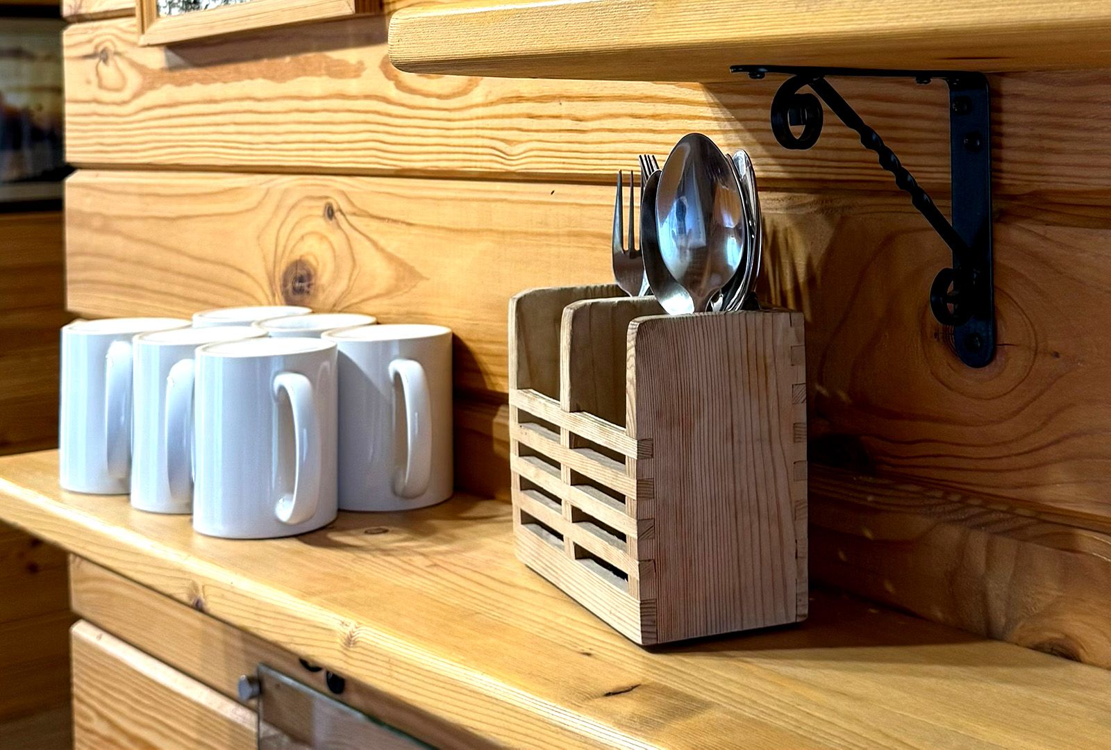 домик у соснового бора на турбазе Аркадия