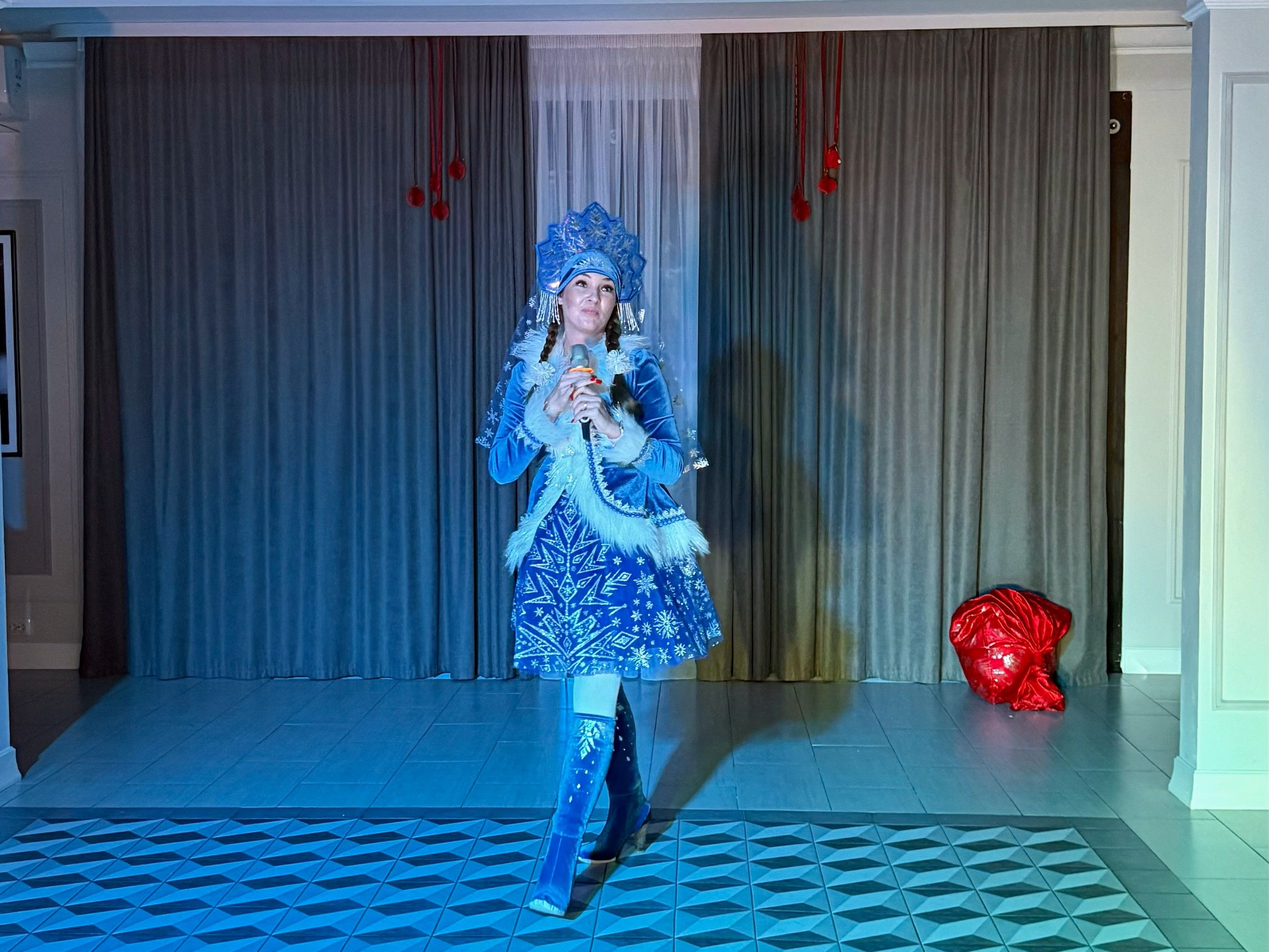 Новогодний корпоратив в загородной резиденции "Аркадия" - вечернее освещение, декор и комфорт для гостей