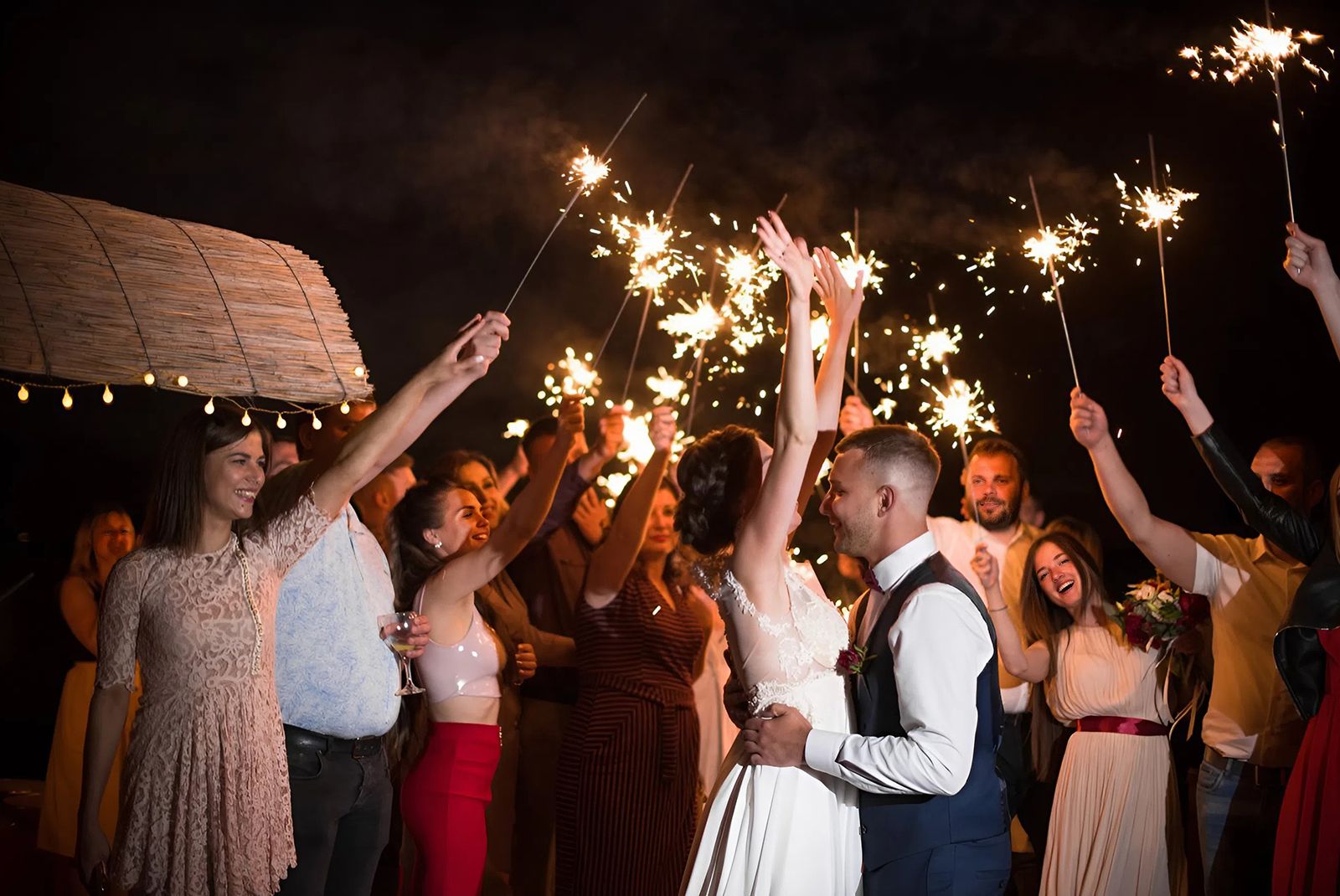 Молодожёны на свадьбе в сосновом бору на базе отдыха «Аркадия»