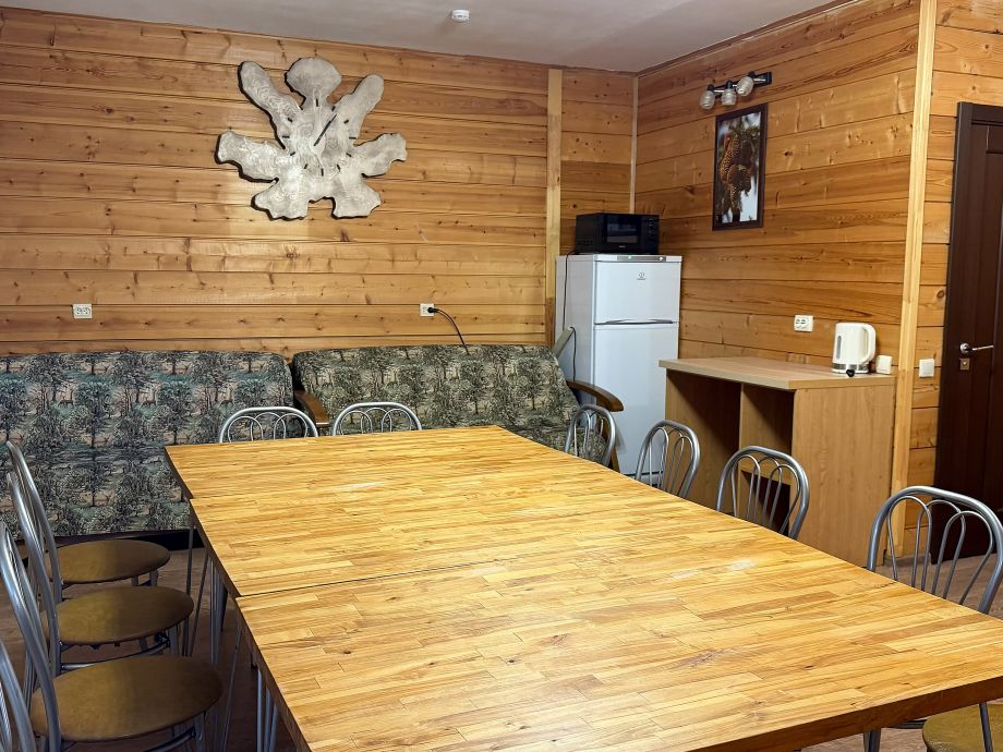 Закрытая корпоративная беседка для дневных встреч на базе отдыха «Аркадия»