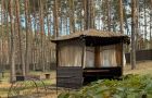 Открытая летняя беседка для дневного отдыха на территории базы отдыха "Аркадия"