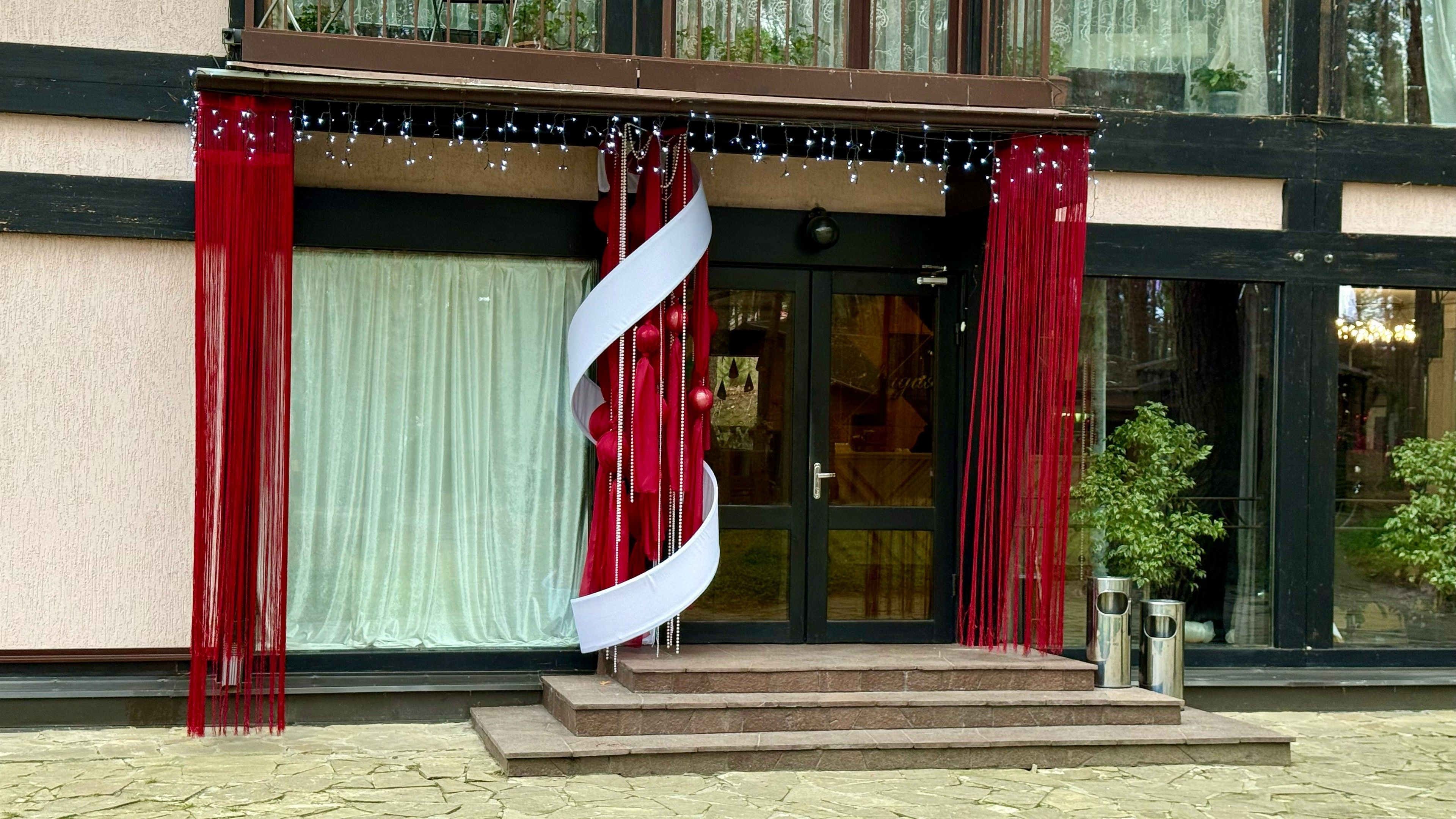 Зимние мероприятия в ресторане «Аркадия» - праздник за городом в новогоднем оформлении