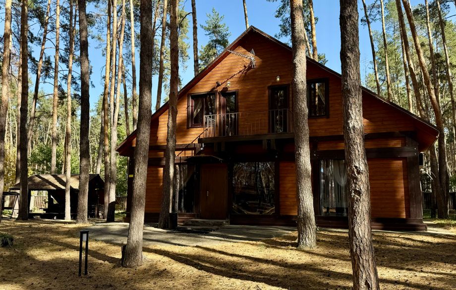 Коттедж на базе отдыха «Аркадия» в сосновом бору – внешний вид дома для отдыха компанией