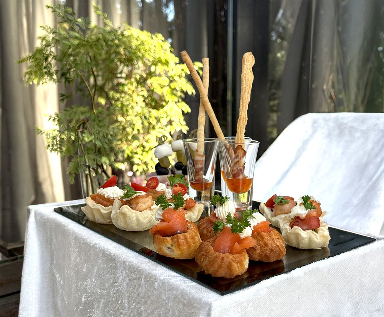 Свадебный торт на банкете в ресторане базы отдыха «Аркадия»