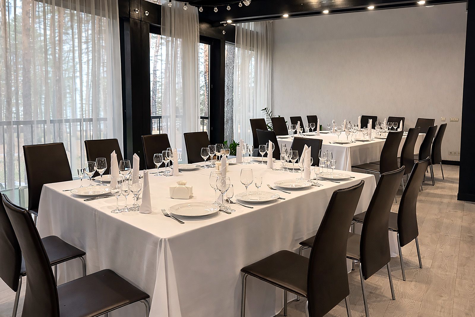 Банкетный зал на пятьдесят человек на Базе отдыха "Аркадия" вблизи Белгорода