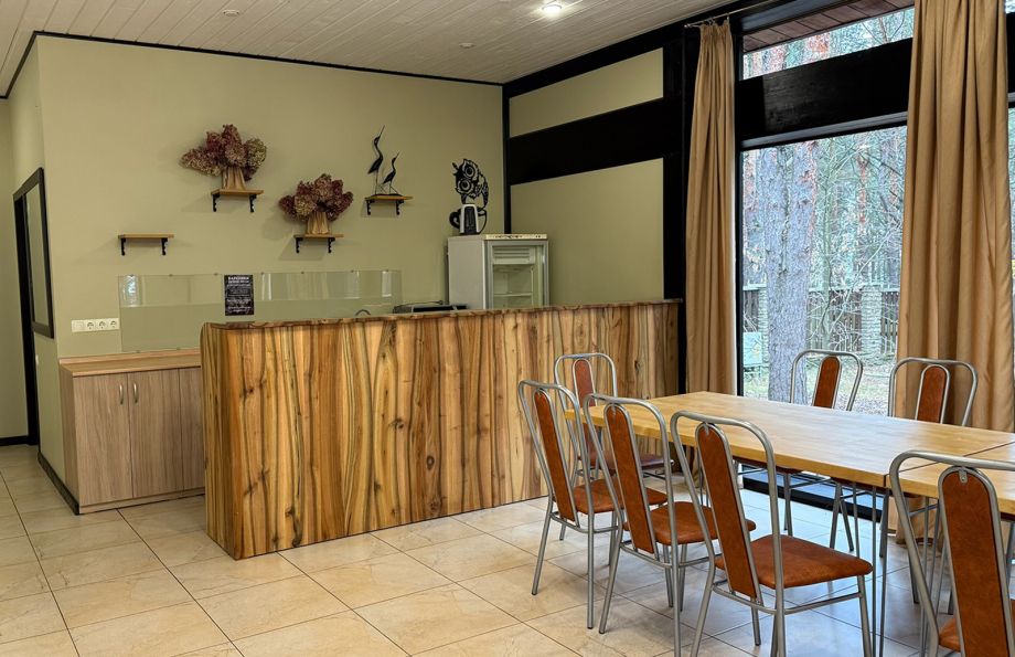 Панорамная стеклянная беседка с видом на природу на базе отдыха "Аркадия"