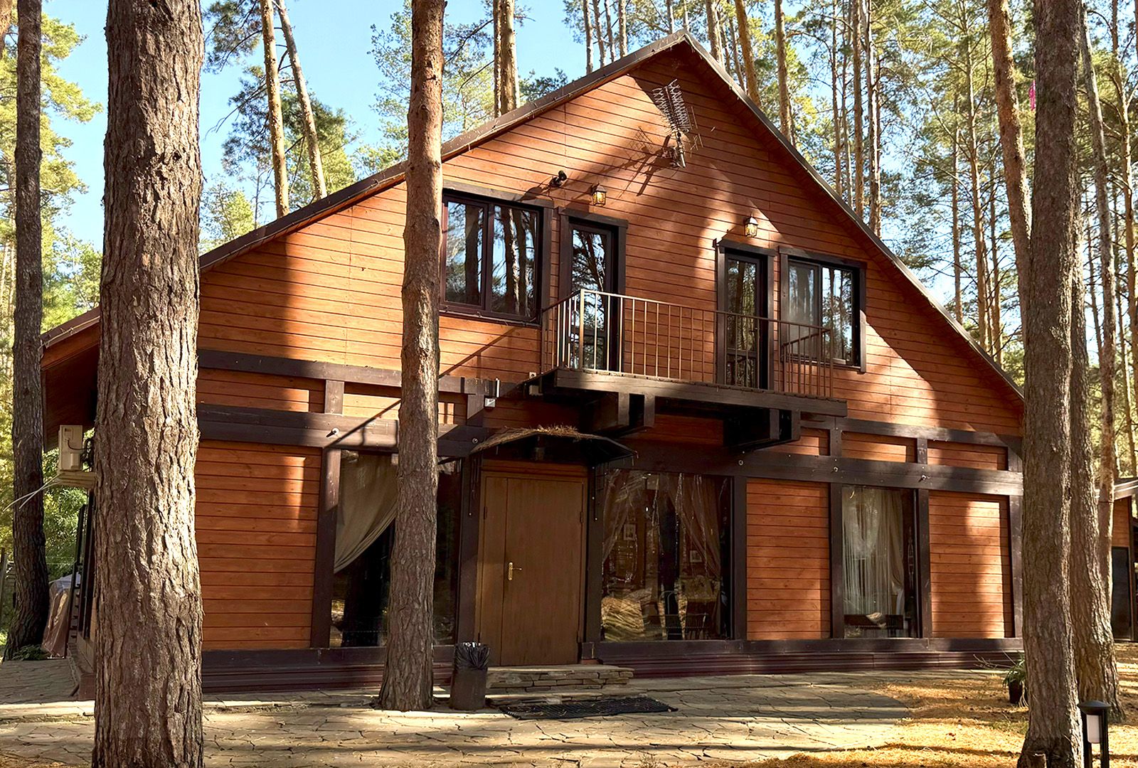 домик для большой компании с кухней и гостиной