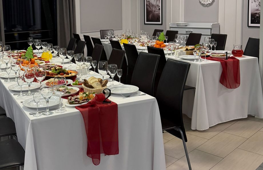 Малый зал для семейных ужинов и небольших компаний в ресторане «Аркадия»