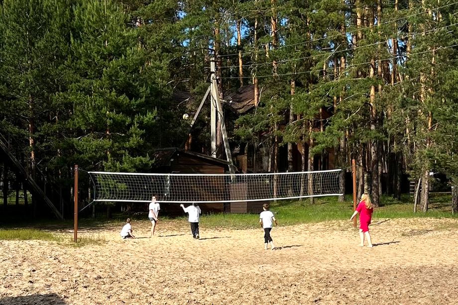 волейбольная площадка на территории «Аркадии»