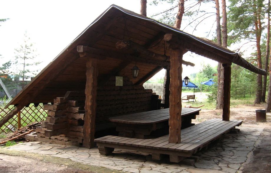 Летняя беседка открытого типа на базе отдыха "Аркадия" вблизи города Белгорода