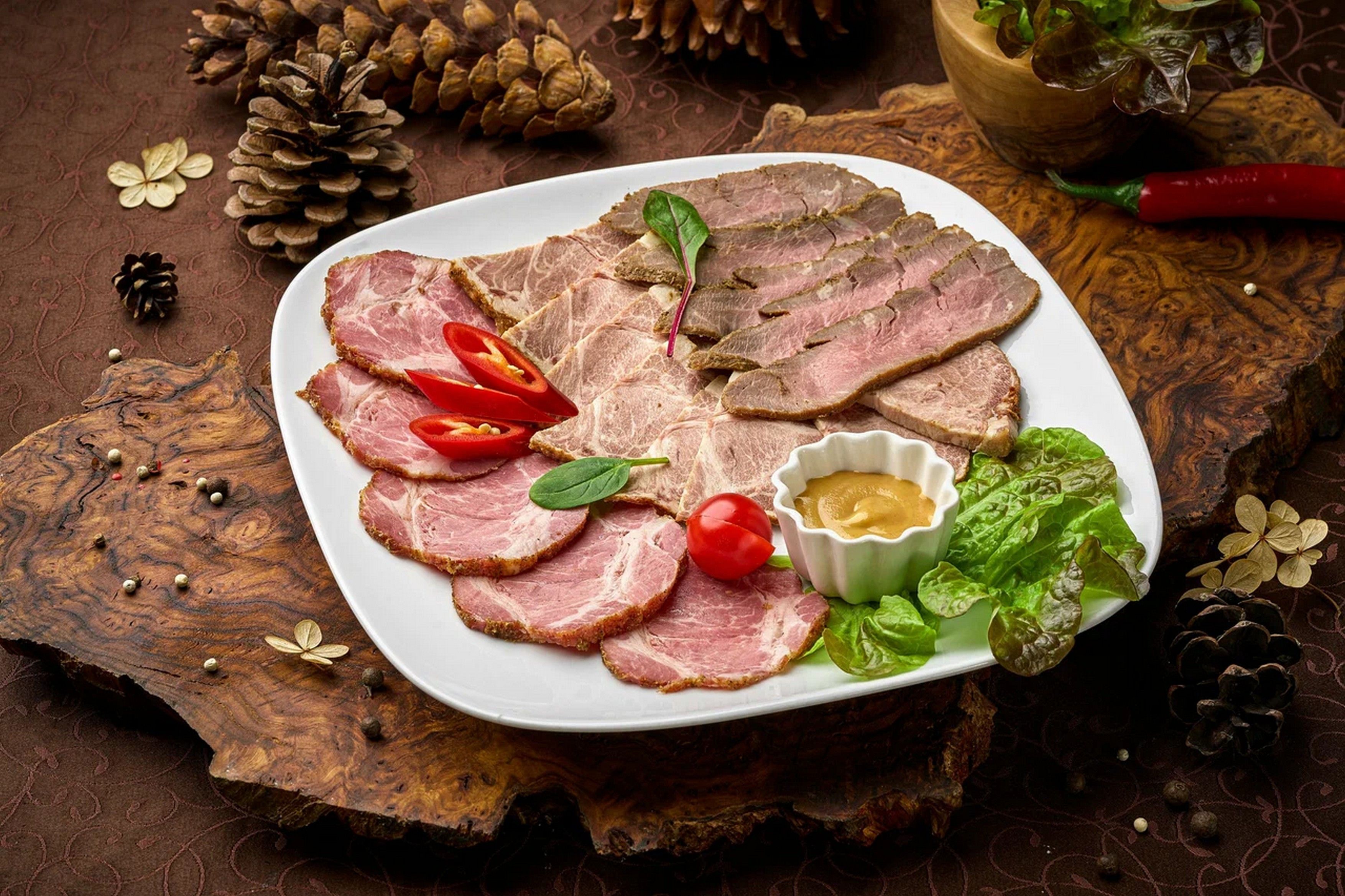 Мясная нарезка и холодные закуски в ресторане «Аркадия»