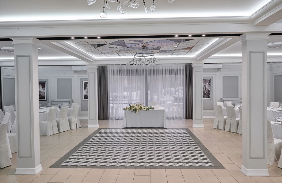 Банкетный зал ресторана «Аркадия» возле Белгорода, оформление для торжества