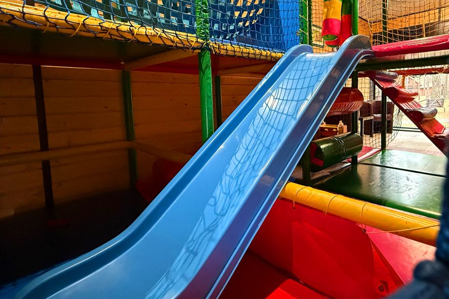 Отдых в игровой зоне на территории базы отдыха «Аркадия»