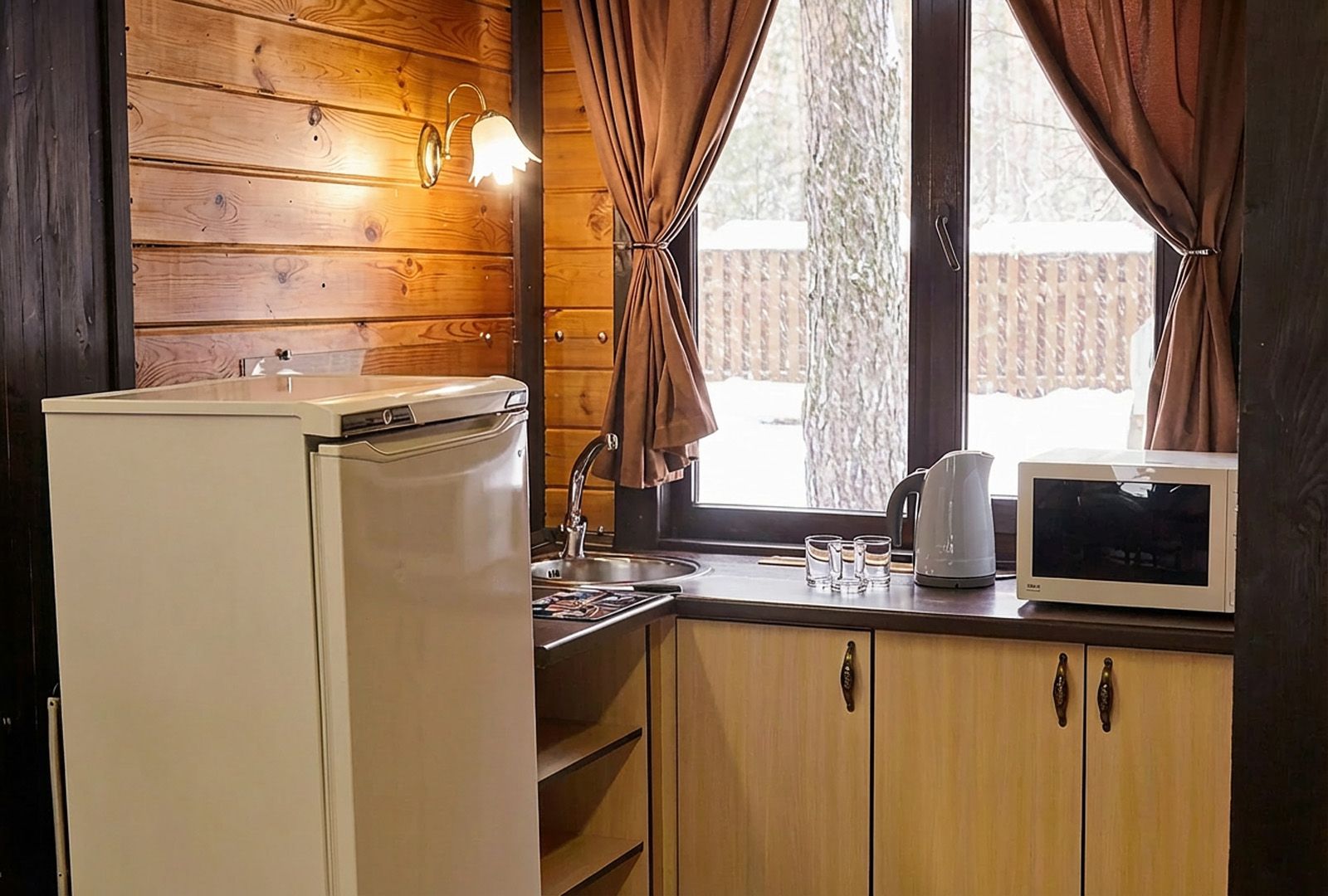 спальня домика на 12 человек у Белгородского водохранилища