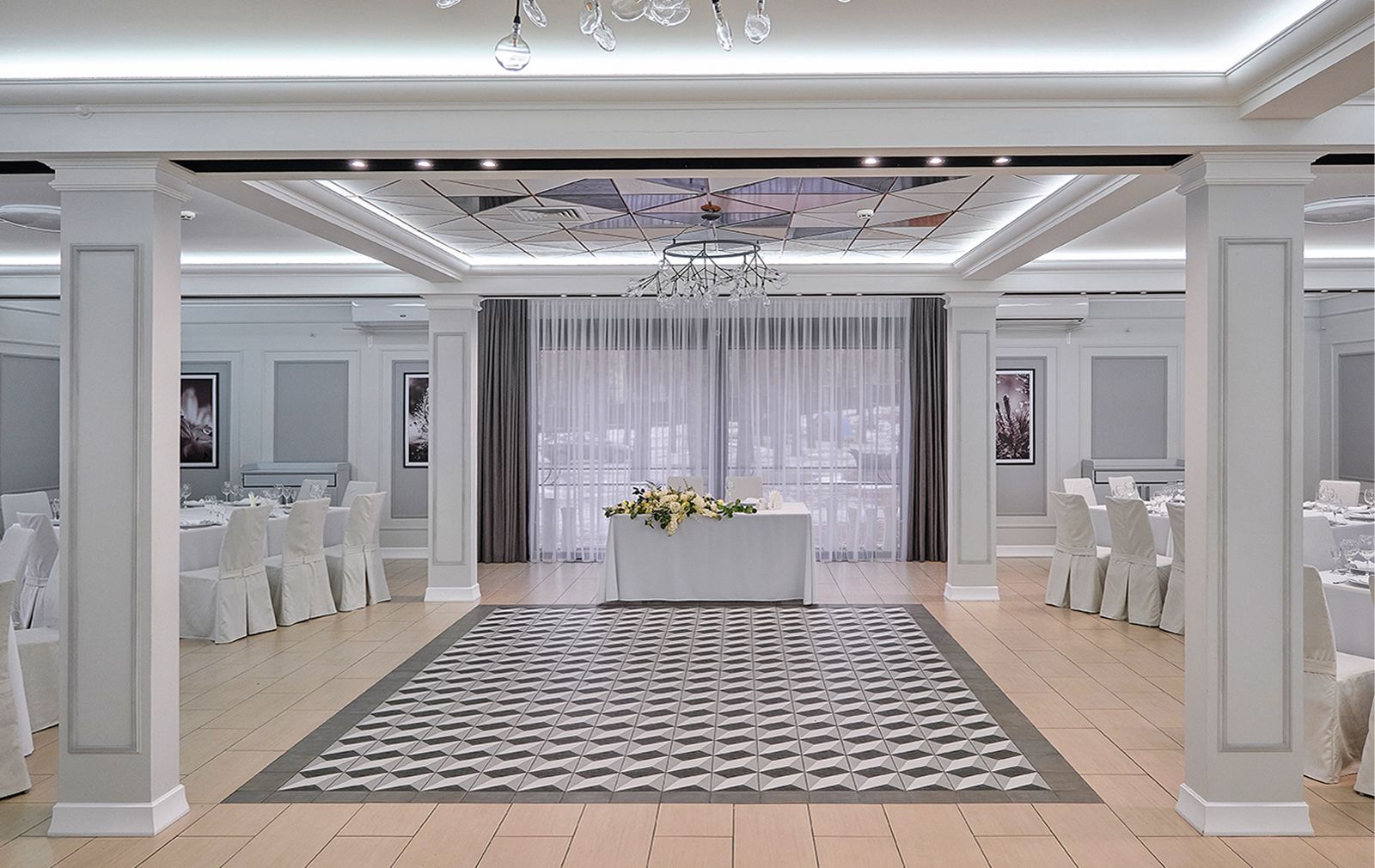 Банкетный зал ресторана «Аркадия» возле Белгорода, оформление для торжества