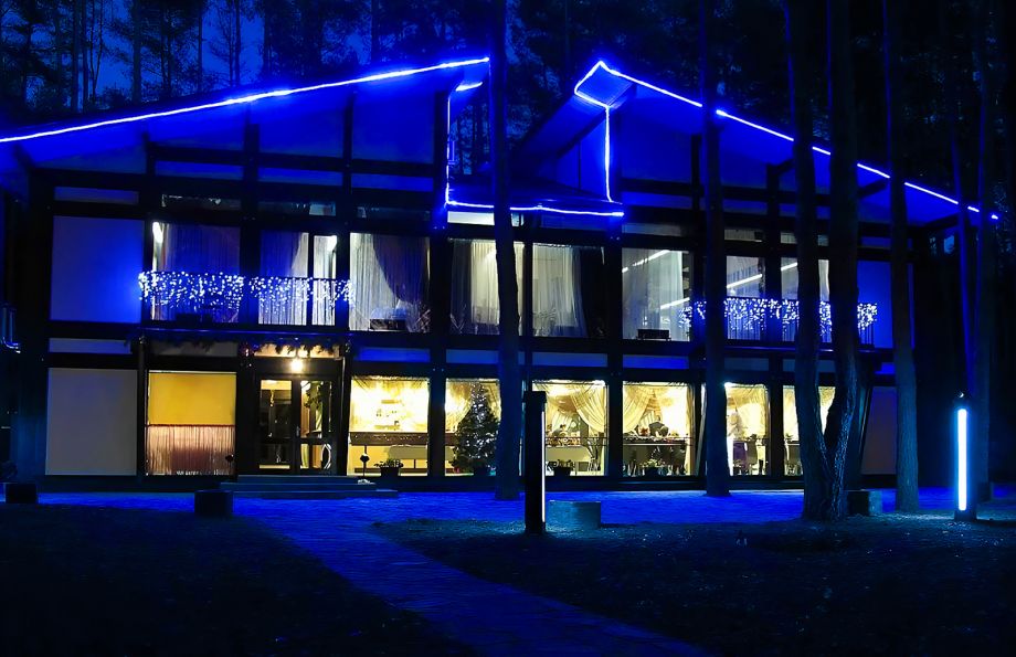 Ресторанный комплекс базы отдыха «Аркадия», внешний вид здания на территории комплекса