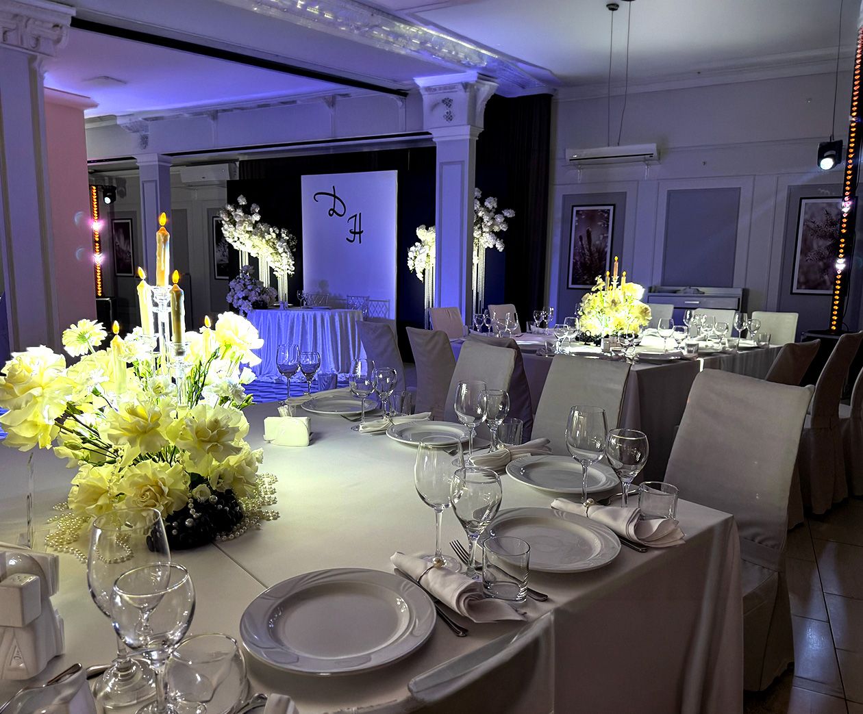 Новогодний корпоратив в банкетном зале базы отдыха «Аркадия»