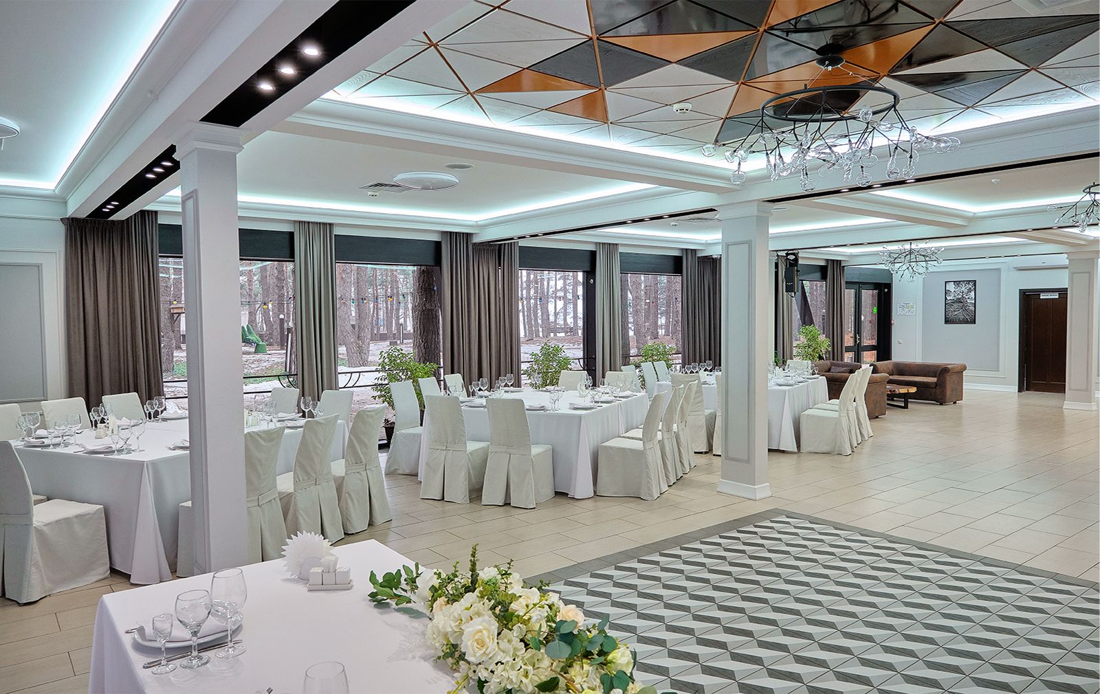 Ресторан «Аркадия» в Масловой Пристани, интерьер банкетного зала